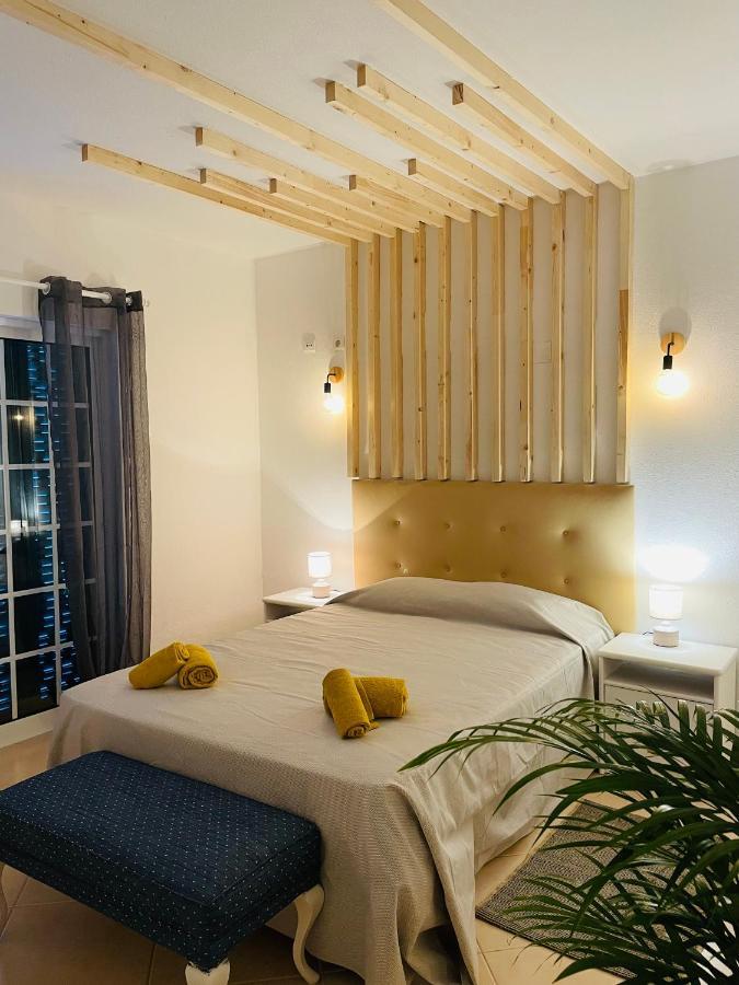 Travellers Guesthouse ลากอส ภายนอก รูปภาพ