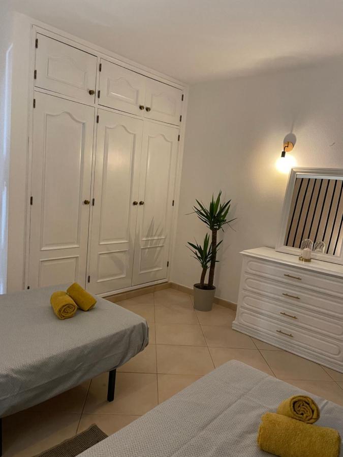 Travellers Guesthouse ลากอส ภายนอก รูปภาพ