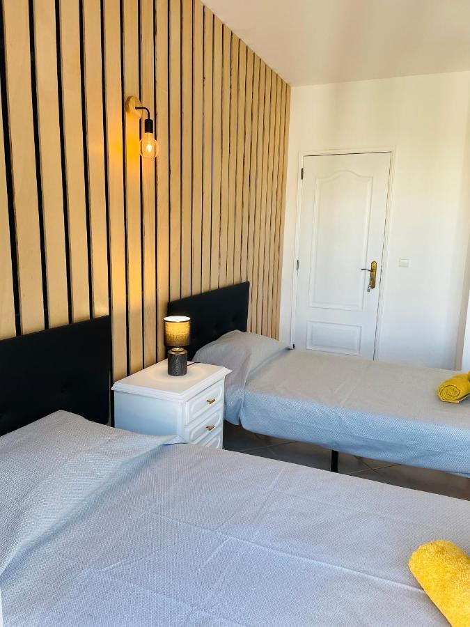 Travellers Guesthouse ลากอส ภายนอก รูปภาพ