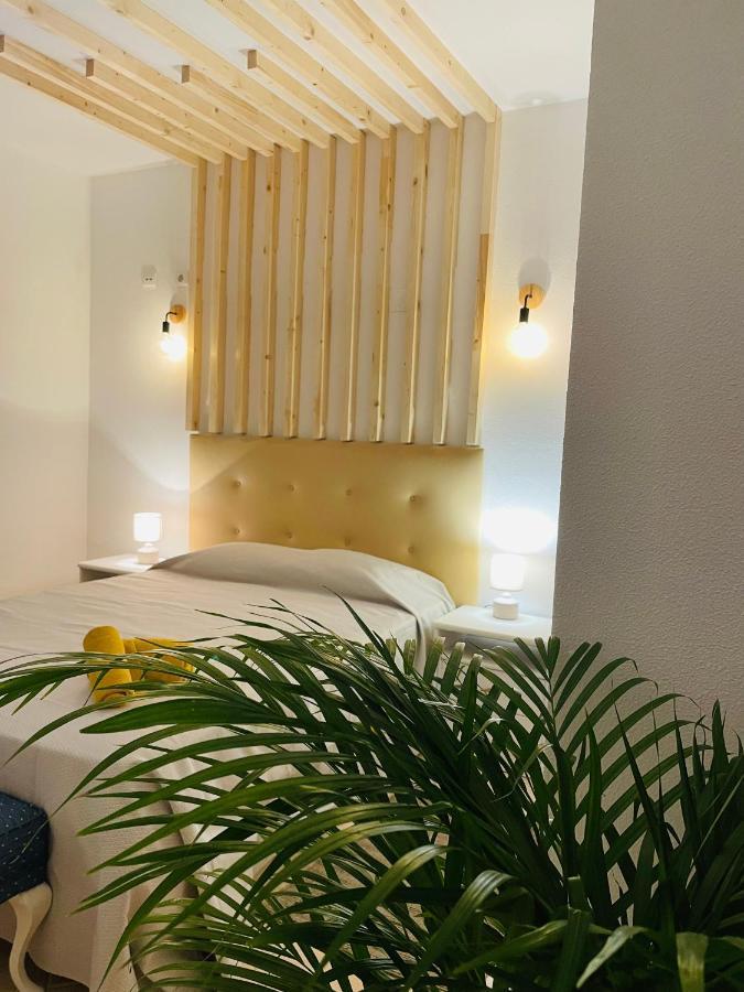 Travellers Guesthouse ลากอส ภายนอก รูปภาพ