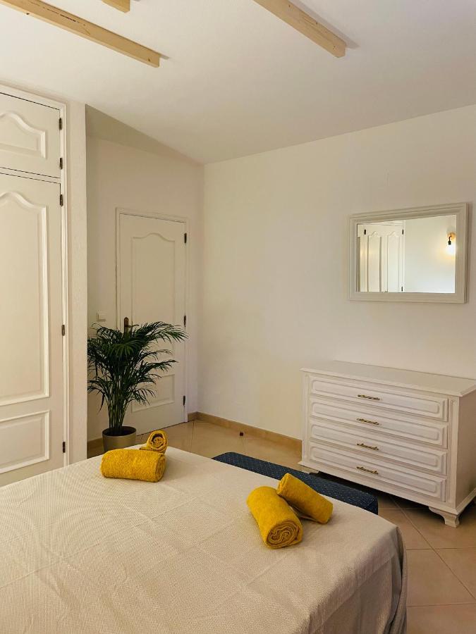 Travellers Guesthouse ลากอส ภายนอก รูปภาพ