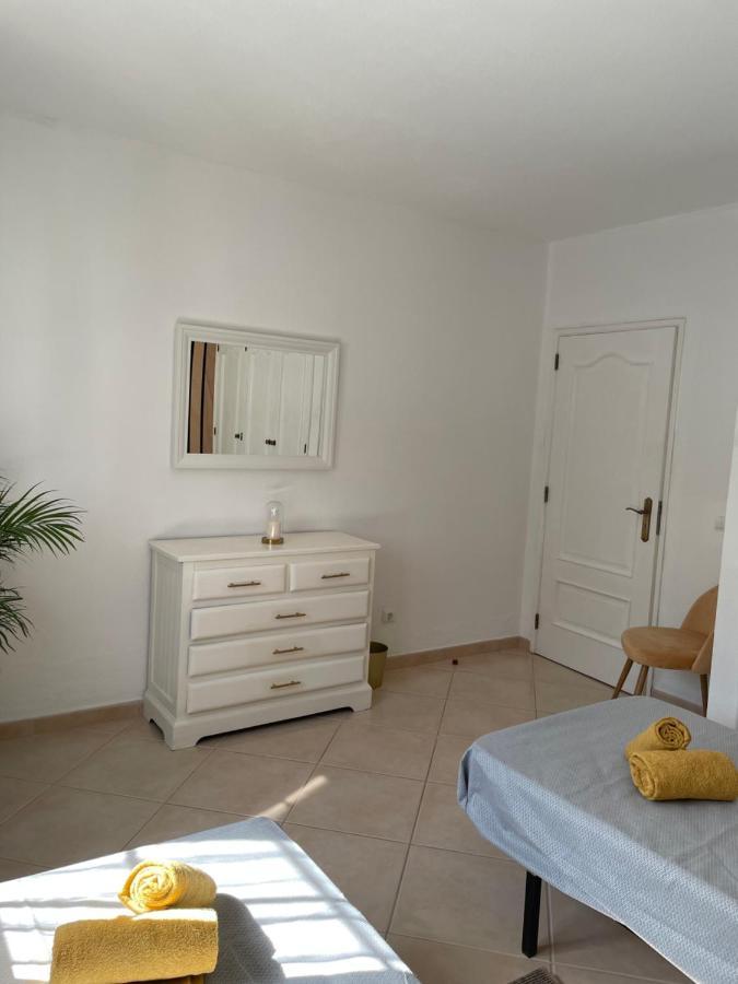 Travellers Guesthouse ลากอส ภายนอก รูปภาพ