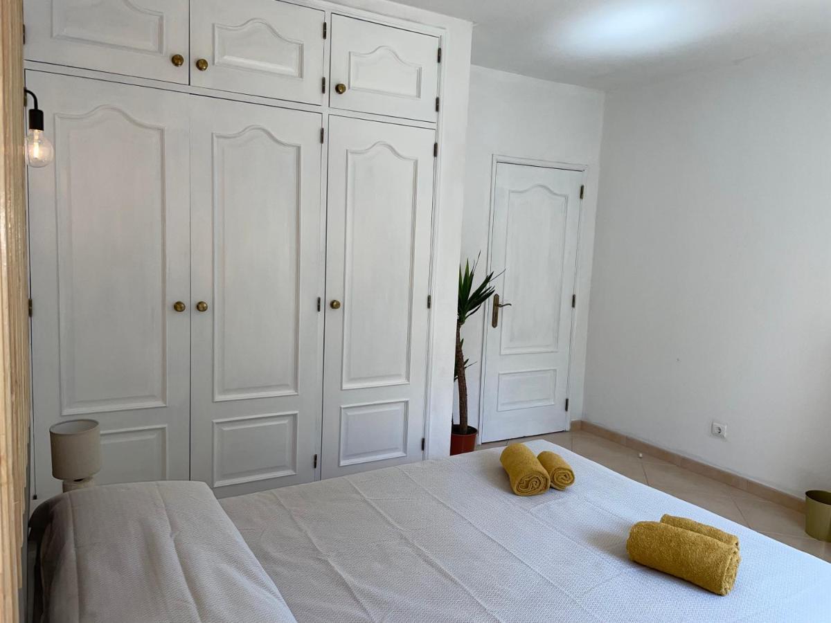Travellers Guesthouse ลากอส ภายนอก รูปภาพ