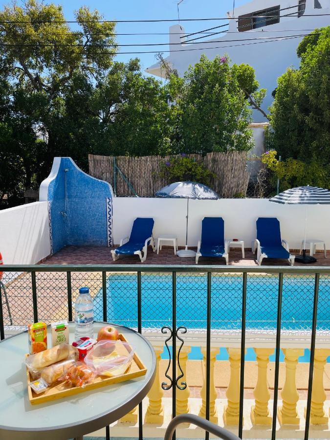 Travellers Guesthouse ลากอส ภายนอก รูปภาพ