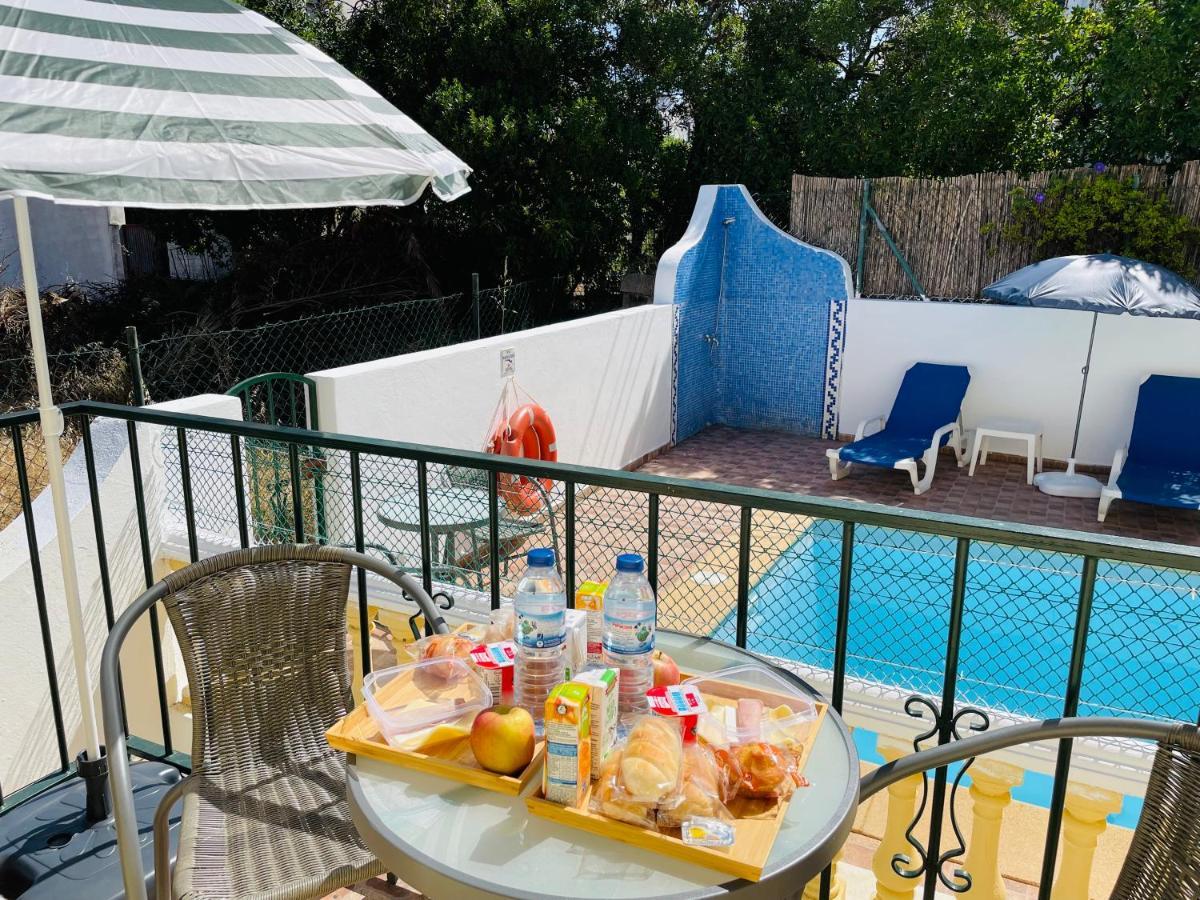 Travellers Guesthouse ลากอส ภายนอก รูปภาพ