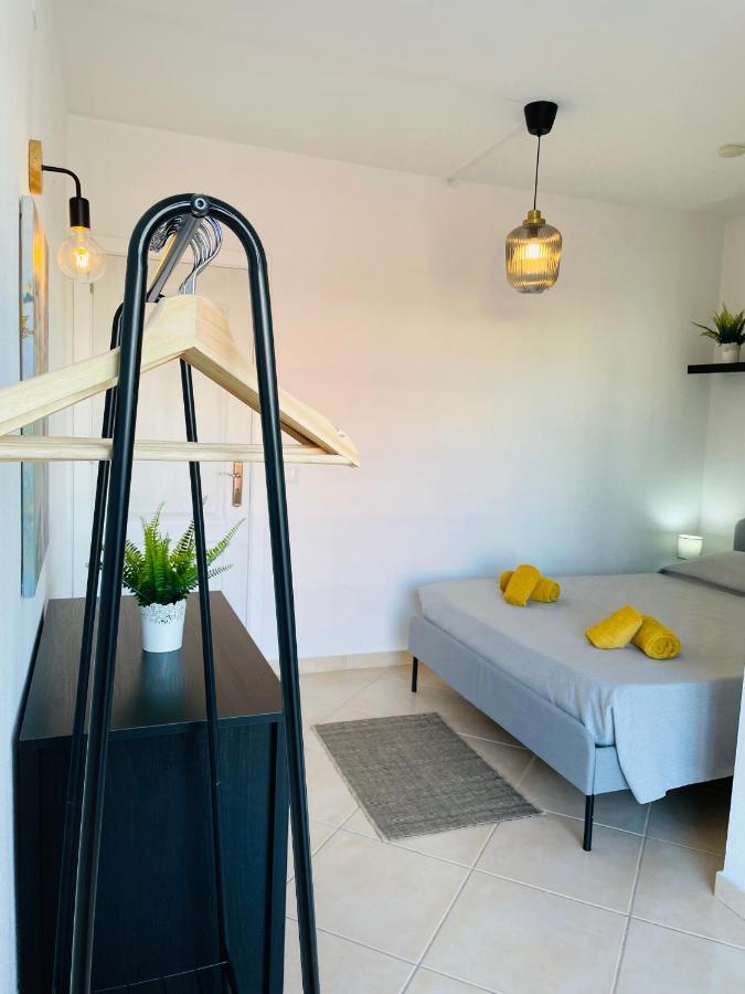 Travellers Guesthouse ลากอส ภายนอก รูปภาพ