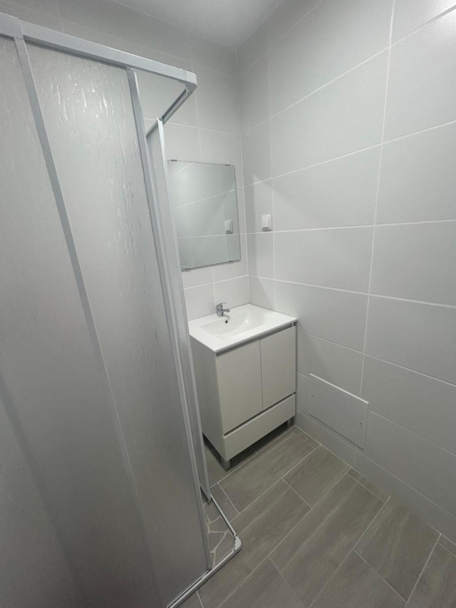 Travellers Guesthouse ลากอส ภายนอก รูปภาพ