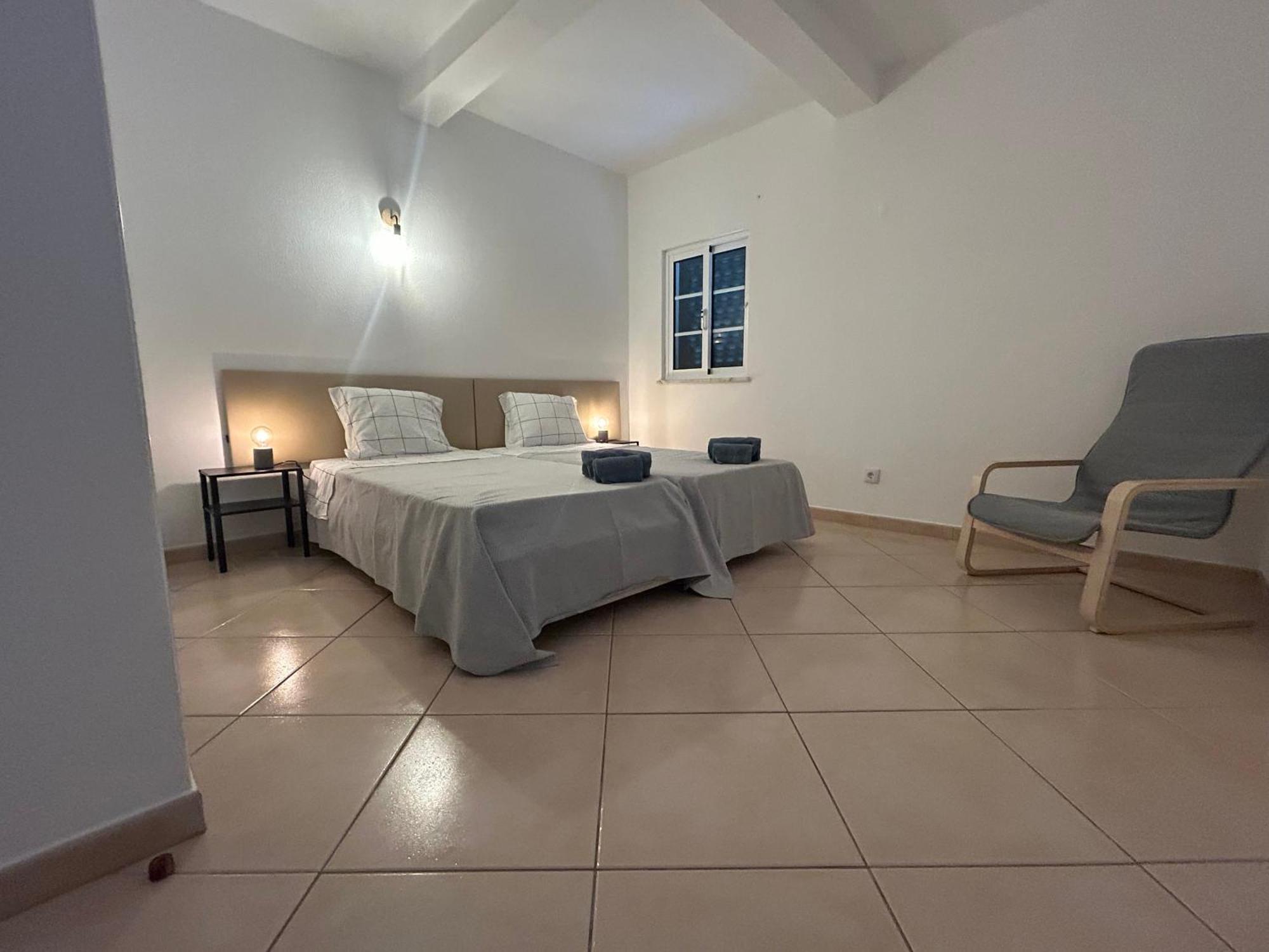 Travellers Guesthouse ลากอส ภายนอก รูปภาพ