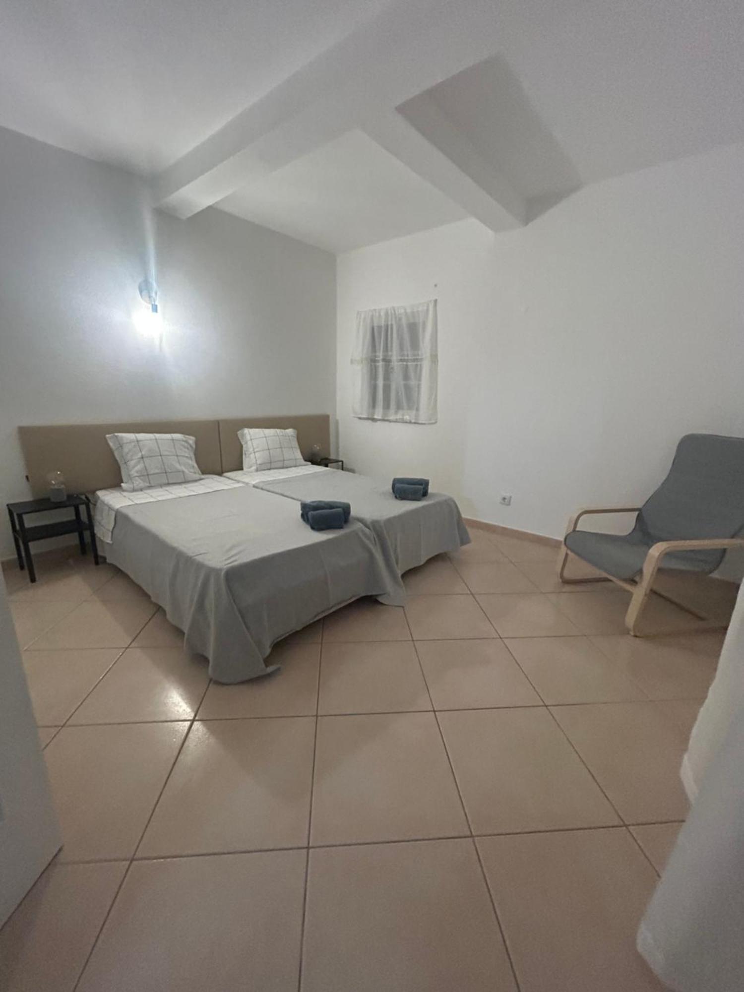 Travellers Guesthouse ลากอส ภายนอก รูปภาพ
