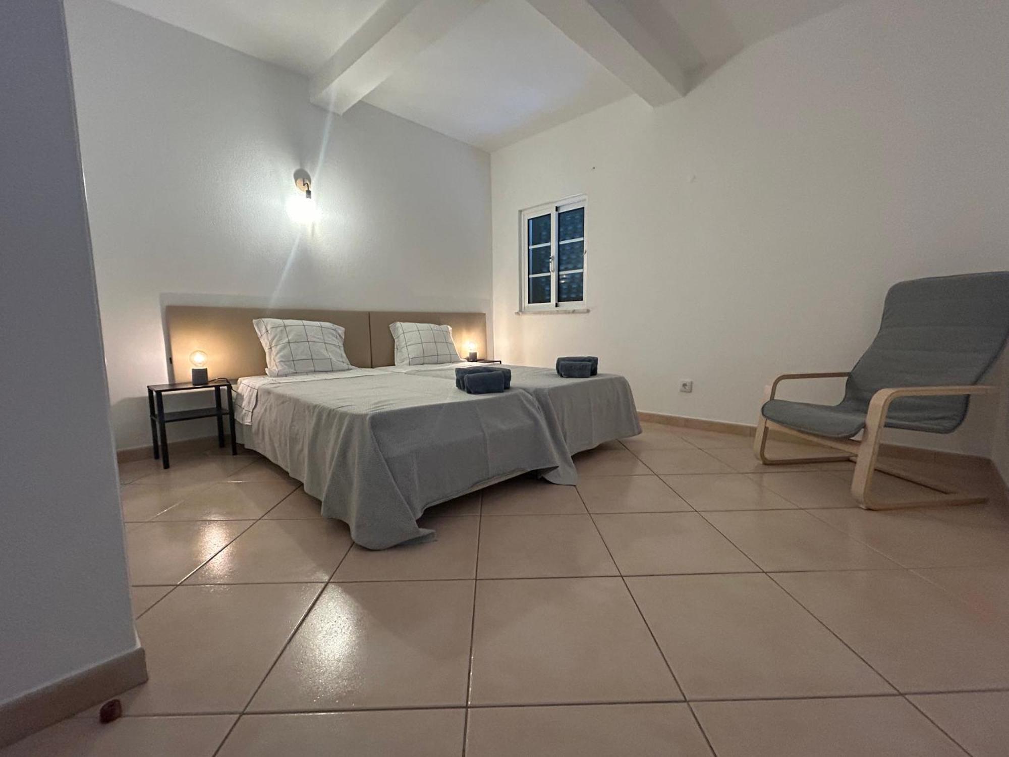 Travellers Guesthouse ลากอส ภายนอก รูปภาพ