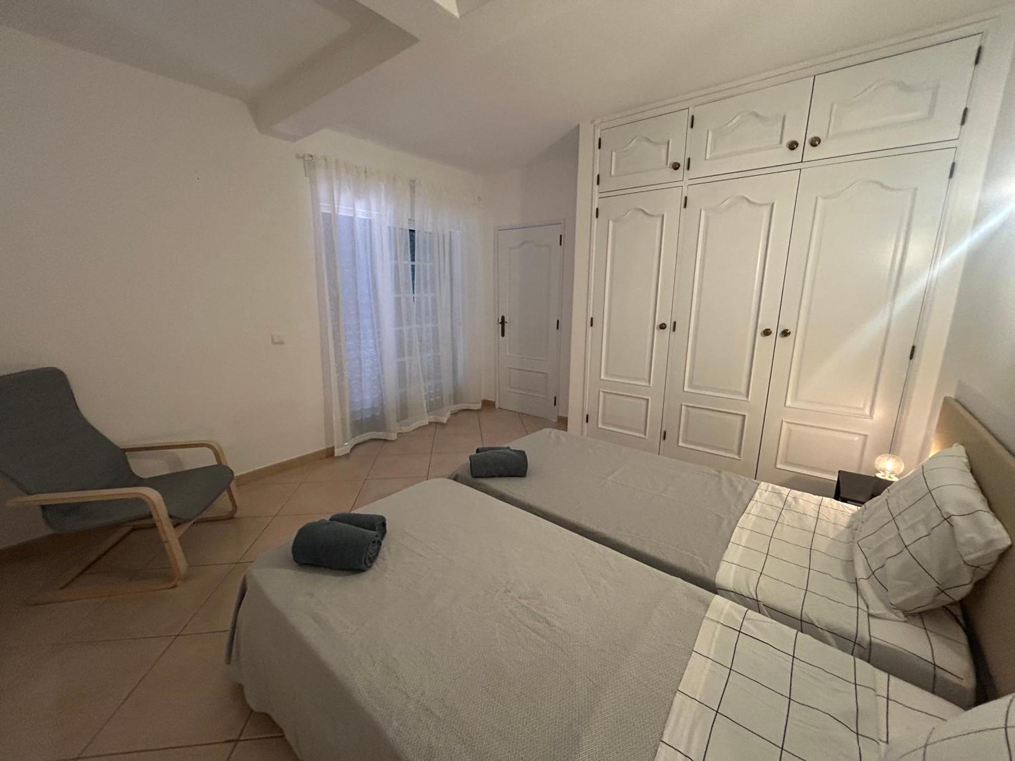 Travellers Guesthouse ลากอส ภายนอก รูปภาพ
