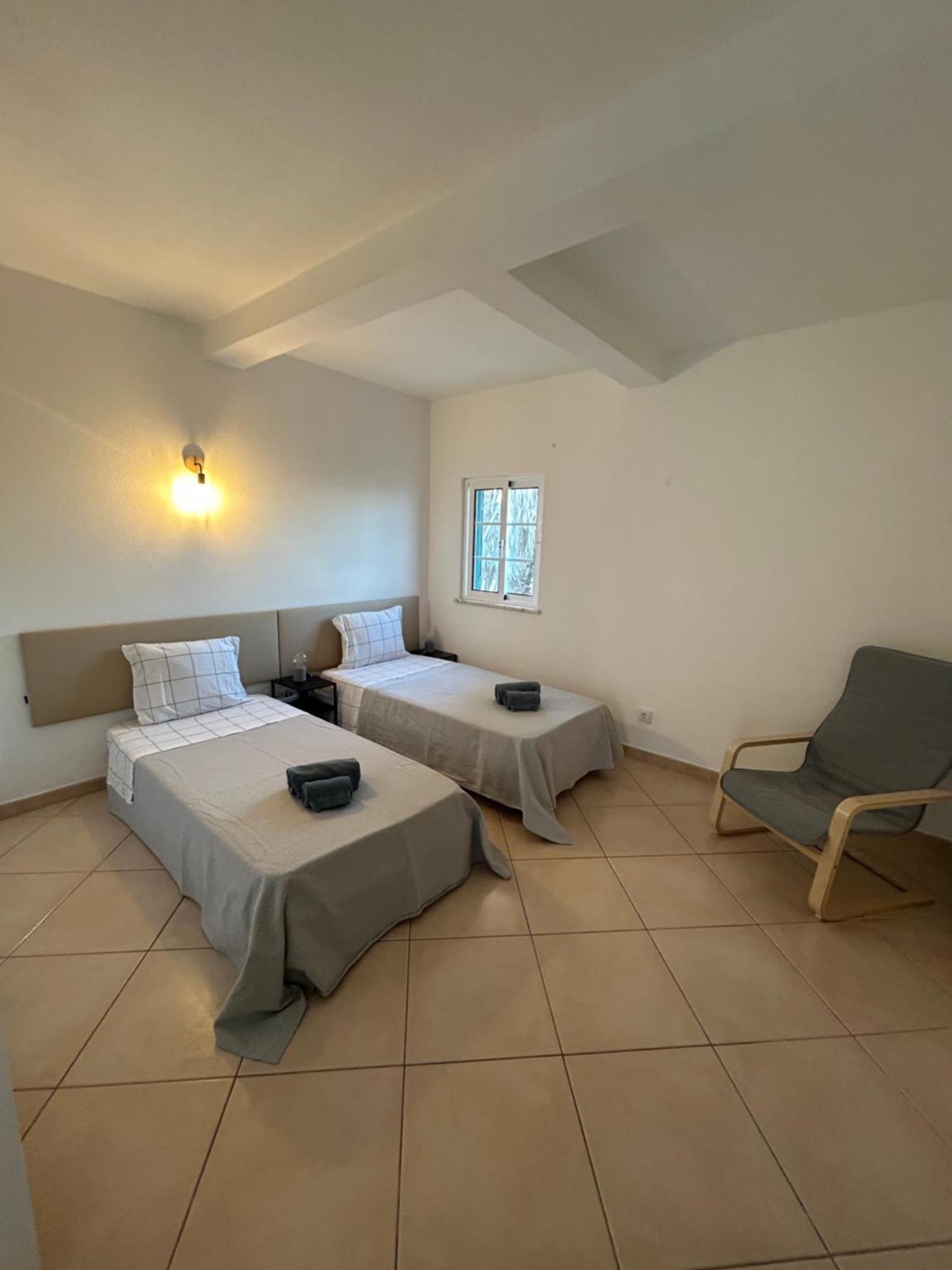 Travellers Guesthouse ลากอส ภายนอก รูปภาพ