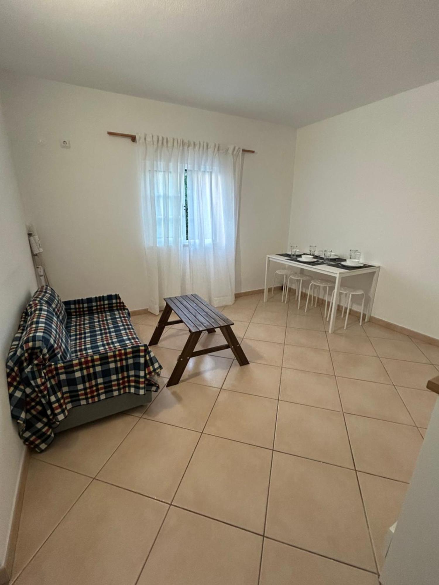 Travellers Guesthouse ลากอส ภายนอก รูปภาพ